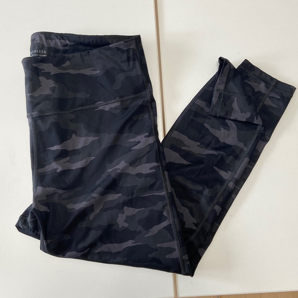 Athleta Ultimate camo 7/8 tight